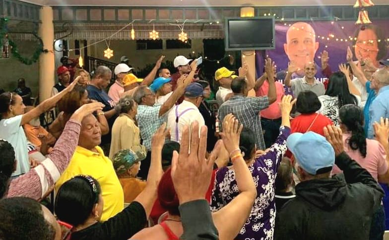 PLD juramenta a cientos de miembros del PRM en Guayabal y en el municipio cabecera de Azua